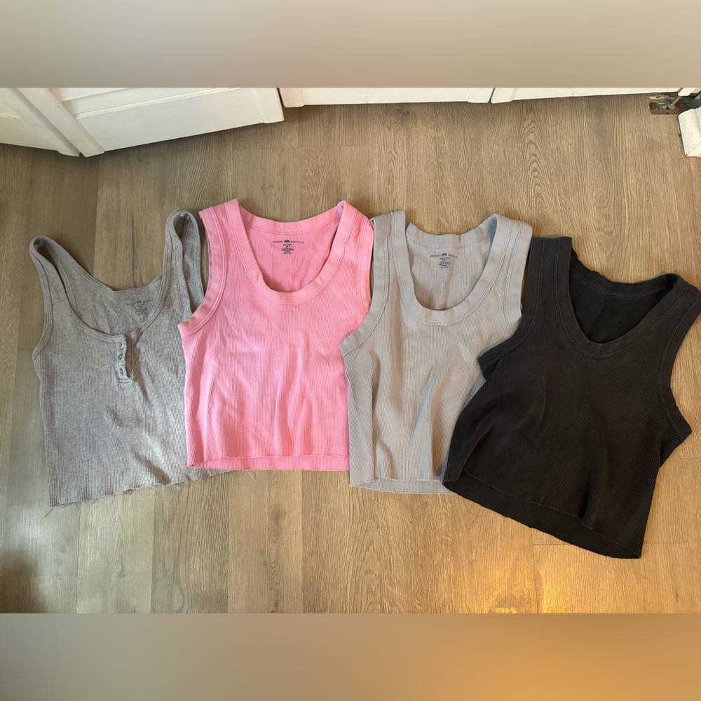 brandy melville cropped tank lot